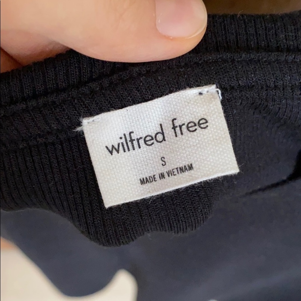 🚫SOLD🚫Aritzia: Wilfred Free Scorpio T-Shirt - Picture 3 of 3